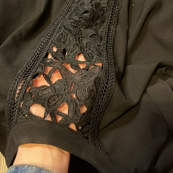 Small Like New Show stopper Black Kenzie Blouse - Picture 11 of 11